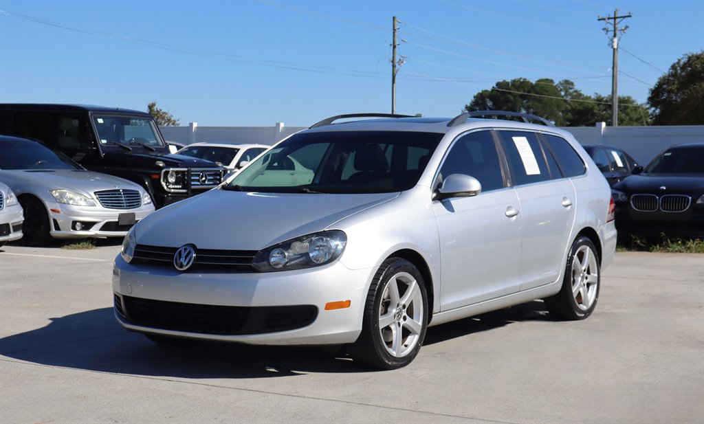 Used 2010 Volkswagen Jetta TDI FWD image 3