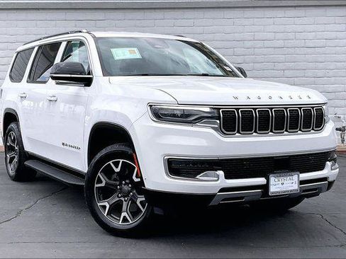 Certified 2024 Jeep Wagoneer Series III AWD/4WD image 12