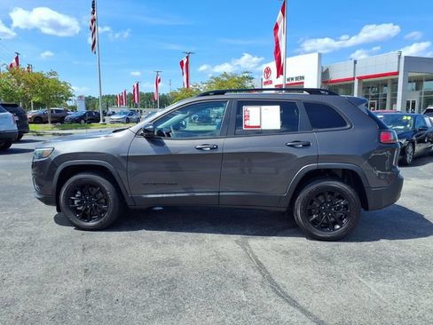 Used 2023 Jeep Cherokee Altitude Lux AWD/4WD image 3