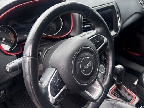 Used 2018 Jeep Compass Trailhawk w/ Leather Interior Group AWD/4WD image 8