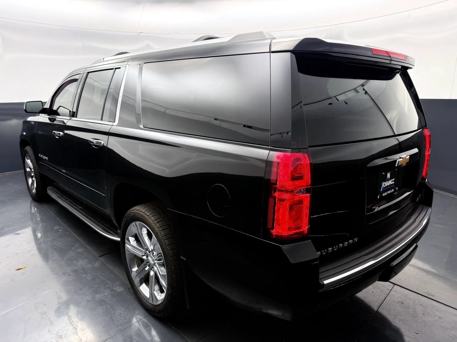 Used 2017 Chevrolet Suburban Premier AWD/4WD image 5