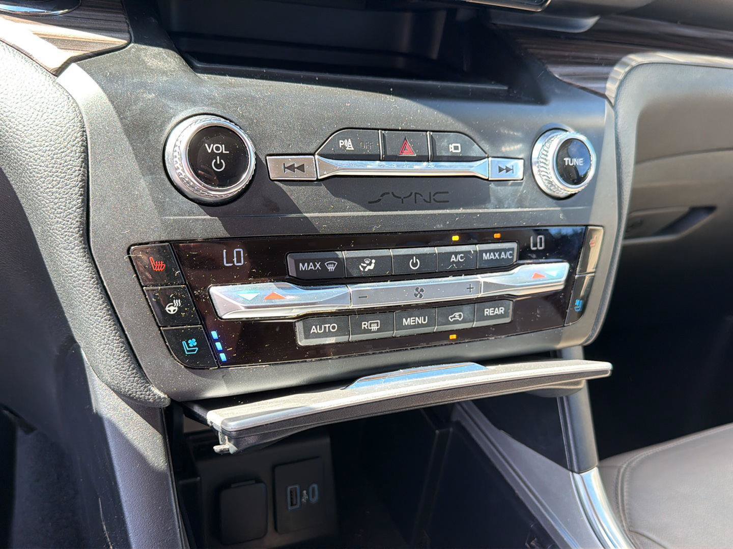 Used 2020 Ford Explorer Limited RWD image 29
