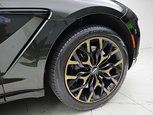 Used 2021 Aston Martin DBX AWD/4WD image 33