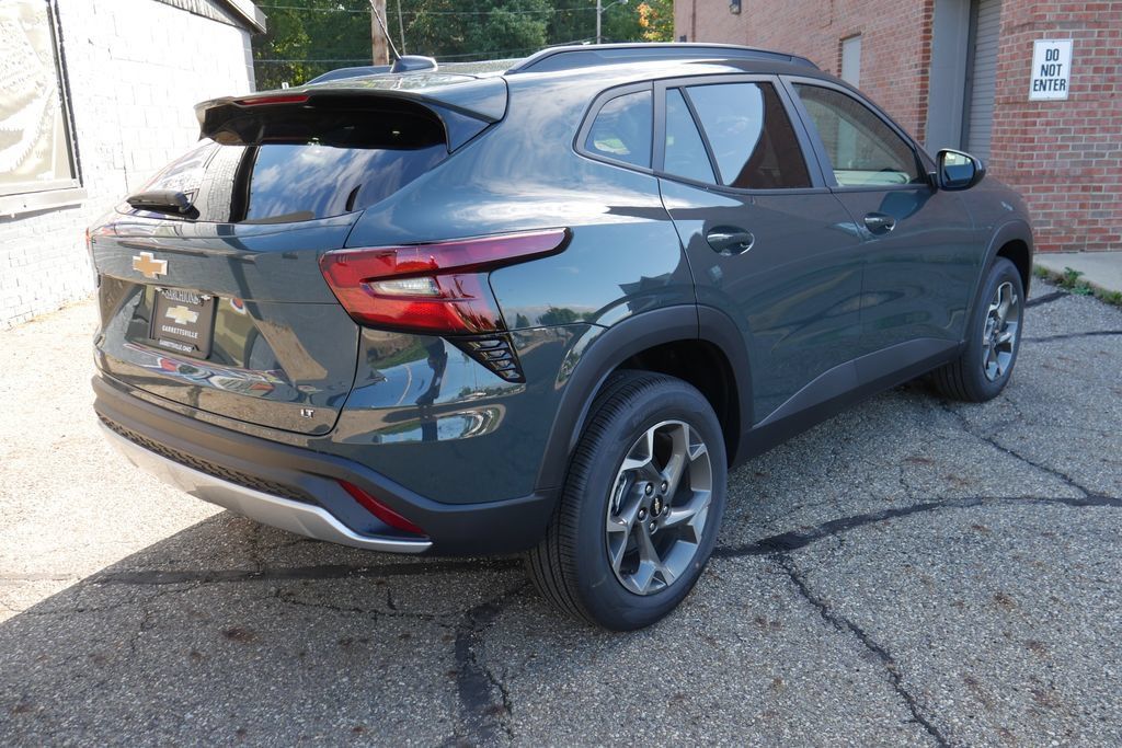 New 2026 Chevrolet Trax LT w/ LT Convenience Package FWD image 4