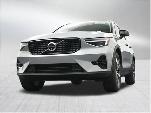 New 2026 Volvo XC40 B5 Plus w/ Protection Package Premier AWD/4WD image 28