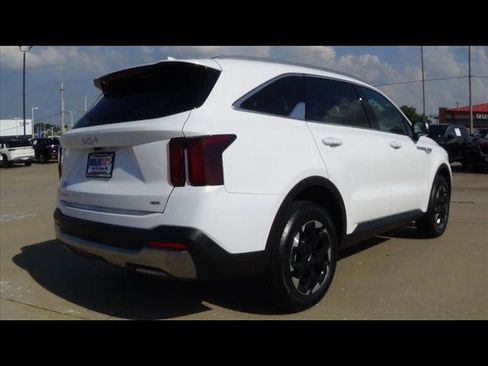Used 2024 Kia Sorento S image 7