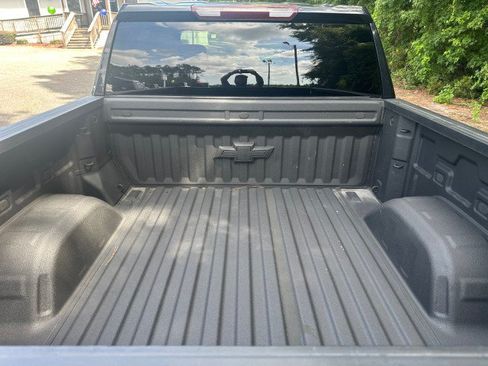 Used 2022 Chevrolet Silverado 1500 LTZ w/ Z71 Off-Road Package AWD/4WD image 5