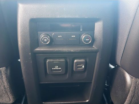 Used 2021 Chevrolet Traverse LT w/ LT Premium Package AWD/4WD image 28