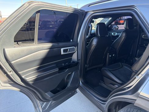 Used 2022 Ford Explorer ST w/ ST Street Pack image 9