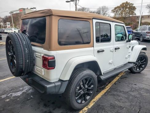 Used 2022 Jeep Wrangler Unlimited Sahara w/ Cold Weather Group AWD/4WD image 7