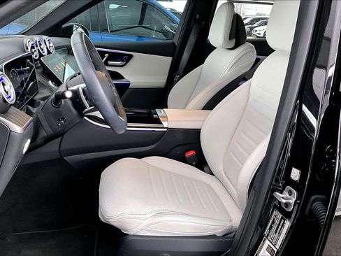 Certified 2025 Mercedes-Benz GLC 300 GLC 300 image 8