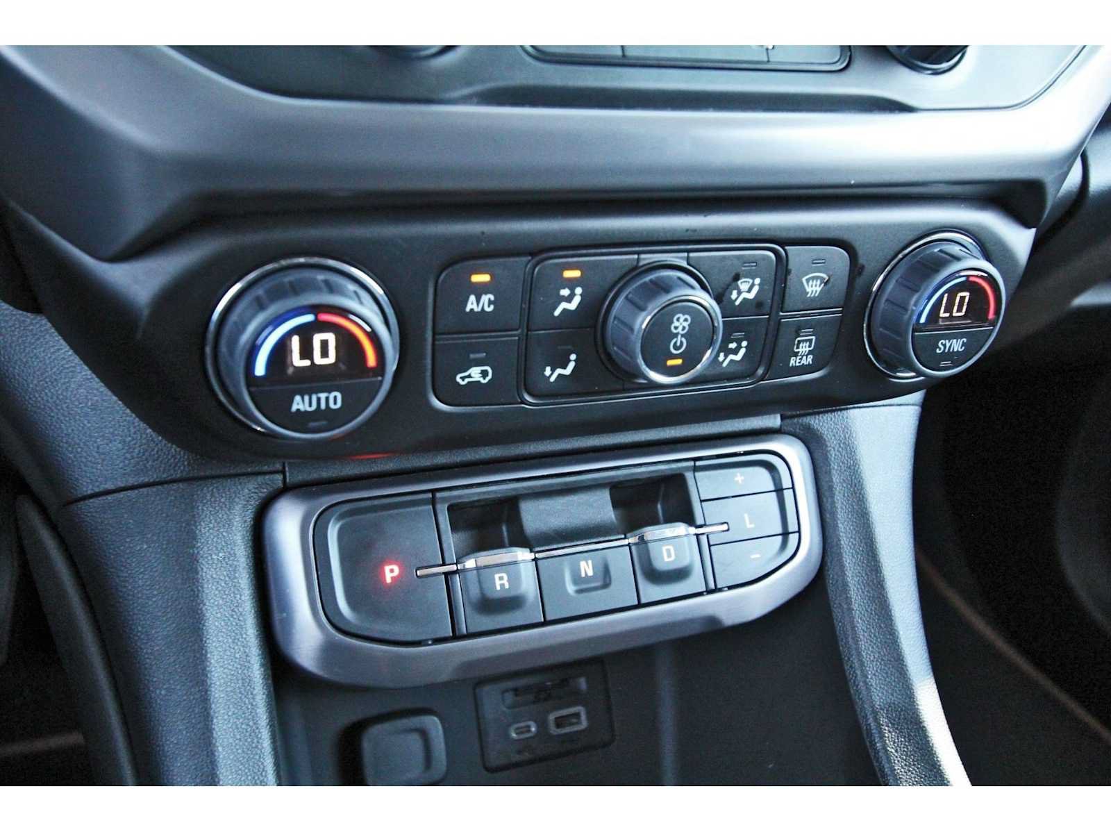 Used 2023 GMC Acadia AT4 w/ Technology Package AWD/4WD image 25