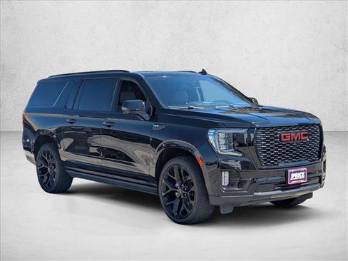 Used 2022 GMC Yukon XL Denali image 3