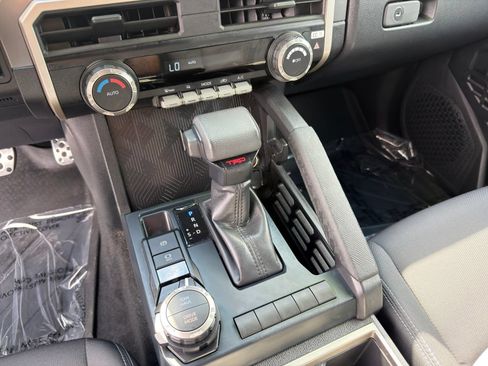Used 2025 Toyota Tacoma TRD Sport AWD/4WD image 24