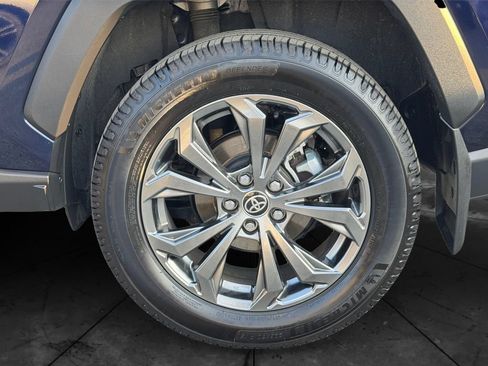 Used 2022 Toyota RAV4 XLE Premium AWD/4WD image 28