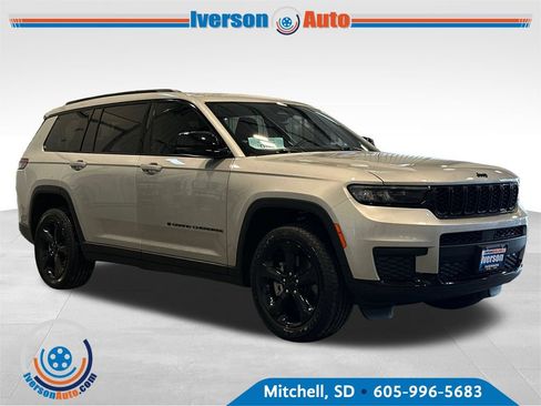 Used 2023 Jeep Grand Cherokee L Laredo AWD/4WD image 1