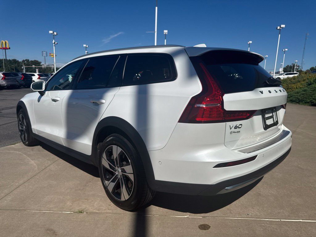 Used 2024 Volvo V60 B5 Cross Country Plus w/ Protection Package Premier AWD/4WD image 7