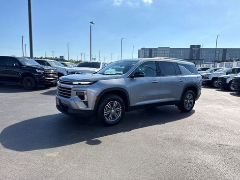 Used 2025 Chevrolet Traverse LT AWD/4WD image 7
