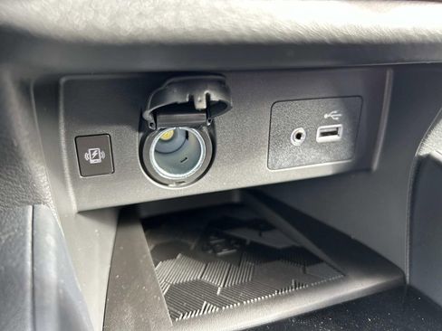 Used 2025 Nissan Versa SV w/ Trunk Package image 30