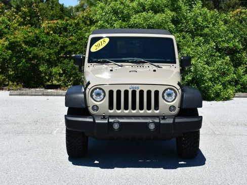 Used 2018 Jeep Wrangler Unlimited Rubicon w/ Connectivity Group AWD/4WD image 35