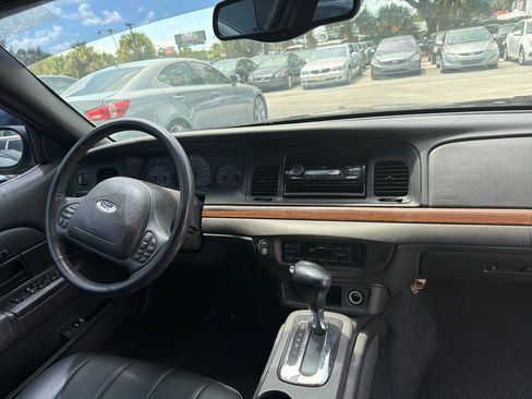 Used 2004 Ford Crown Victoria LX RWD image 16
