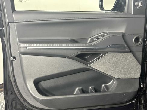 Used 2025 Lincoln Navigator L Reserve w/ Jet Appearance Package AWD/4WD image 9
