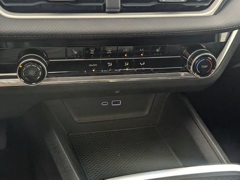 Used 2025 Chevrolet Equinox LT FWD image 20