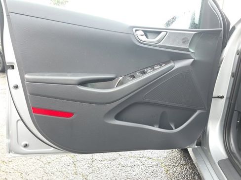 Used 2020 Hyundai Ioniq SE image 8