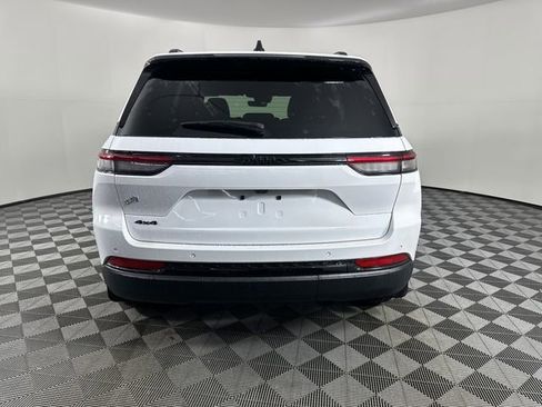 New 2025 Jeep Grand Cherokee Altitude image 6