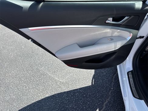 New 2025 Genesis G70 2.5T image 21