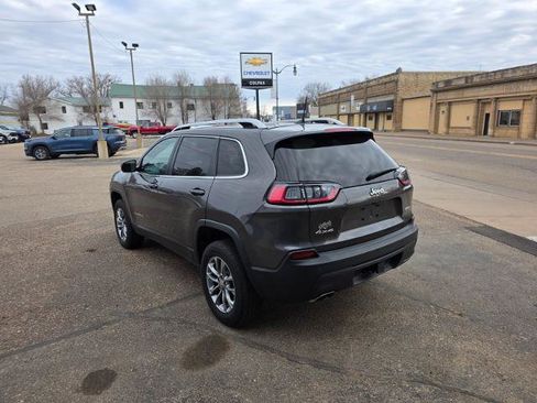 Used 2019 Jeep Cherokee Latitude Plus w/ Comfort/Convenience Group image 6