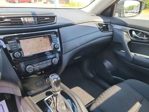 Used 2018 Nissan Rogue SV w/ Sun & Sound Touring Package AWD/4WD image 16