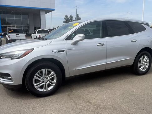Used 2021 Buick Enclave Essence FWD image 3