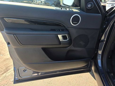 New 2025 Land Rover Discovery S image 24