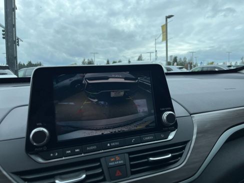 Used 2025 Nissan Altima 2.5 SV FWD image 24