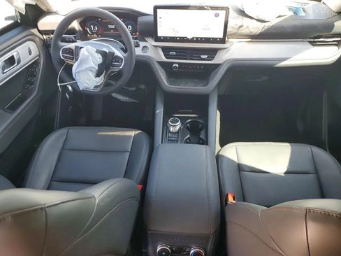 Used 2025 Ford Explorer Active w/ Active Comfort Package RWD image 8