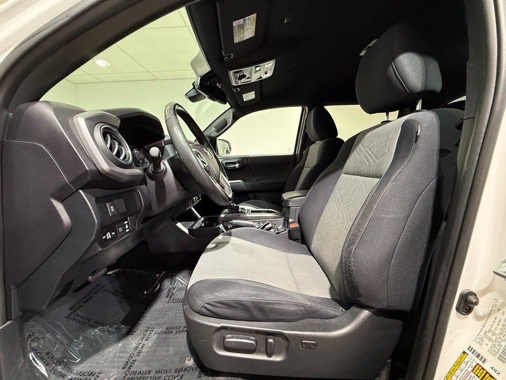 Used 2021 Toyota Tacoma TRD Off-Road AWD/4WD image 12