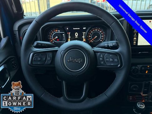 Used 2025 Jeep Gladiator Rubicon w/ Convenience Group image 13