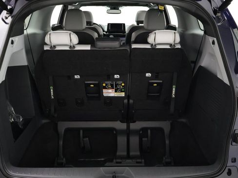 Used 2024 Toyota Sienna XSE FWD image 21