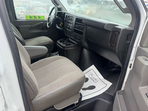 Used 2020 Chevrolet Express 2500 Extended image 10