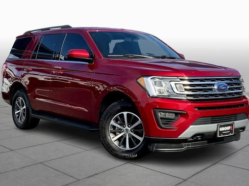 Used 2019 Ford Expedition XLT image 2