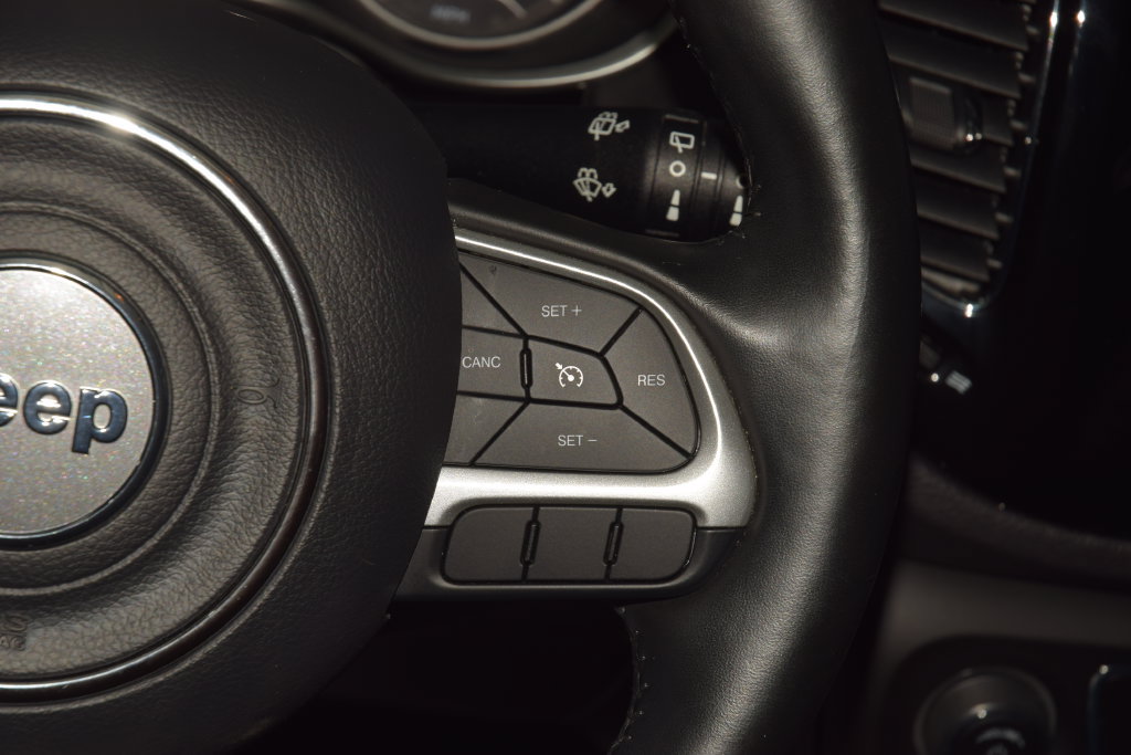 Used 2020 Jeep Compass Latitude AWD/4WD image 39