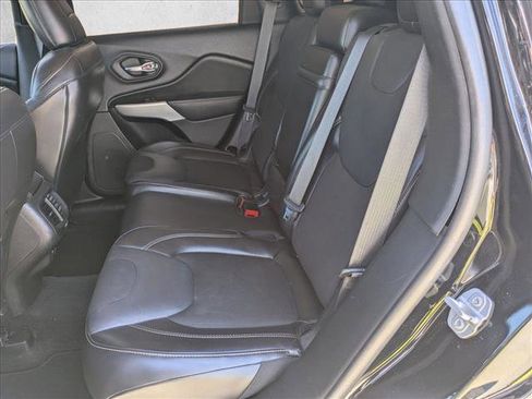 Used 2018 Jeep Cherokee Latitude Plus image 17