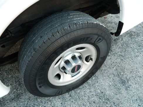 Used 2017 GMC Savana 2500 image 21