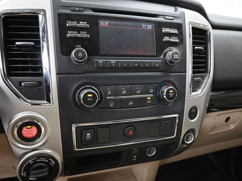 Used 2017 Nissan Titan SV AWD/4WD image 28