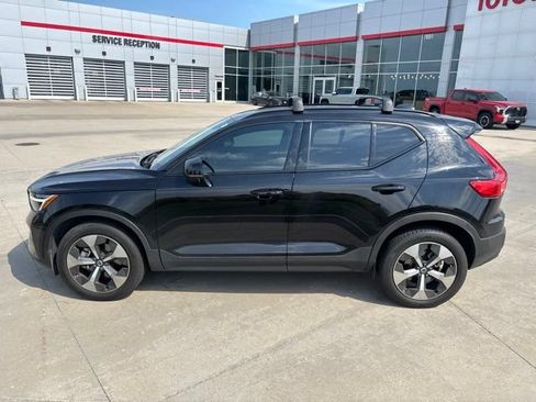 Used 2023 Volvo XC40 B5 Plus w/ Protection Package Premier AWD/4WD image 7