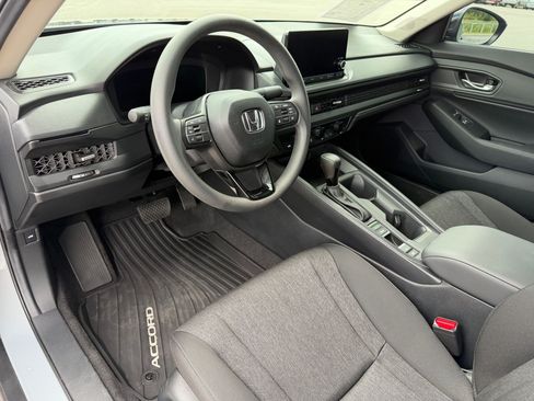Used 2025 Honda Accord SE image 4