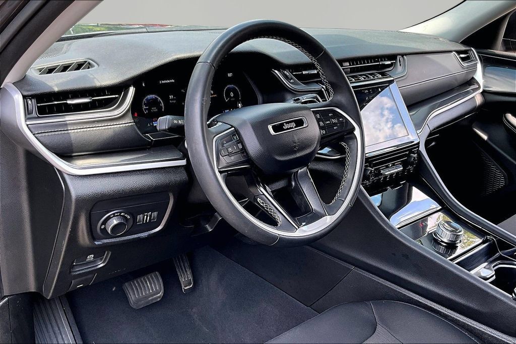 Used 2023 Jeep Grand Cherokee L Laredo AWD/4WD image 14