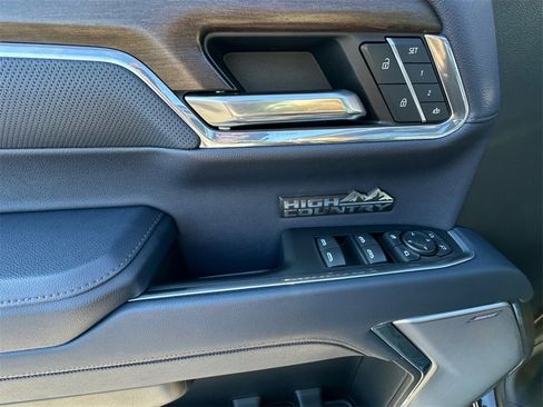 Used 2024 Chevrolet Silverado 1500 High Country image 11