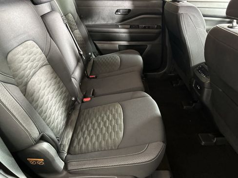 Used 2024 Nissan Pathfinder SV image 24